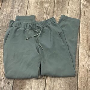 Lululemon women’s green track Pants